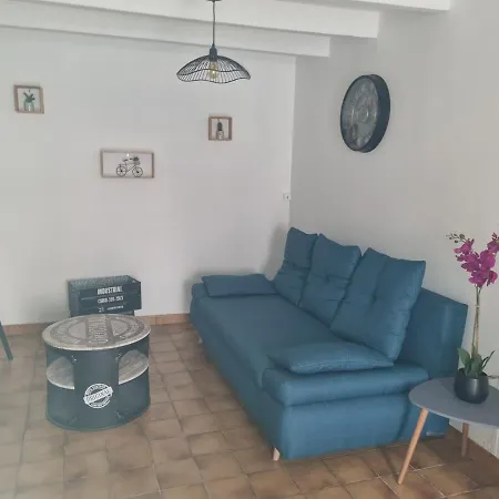 Jolie Petite Maison Dans Village Fortifie * Brigueuil