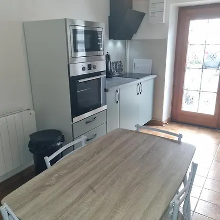 Dom wakacyjny Jolie Petite Maison Dans Village Fortifie *