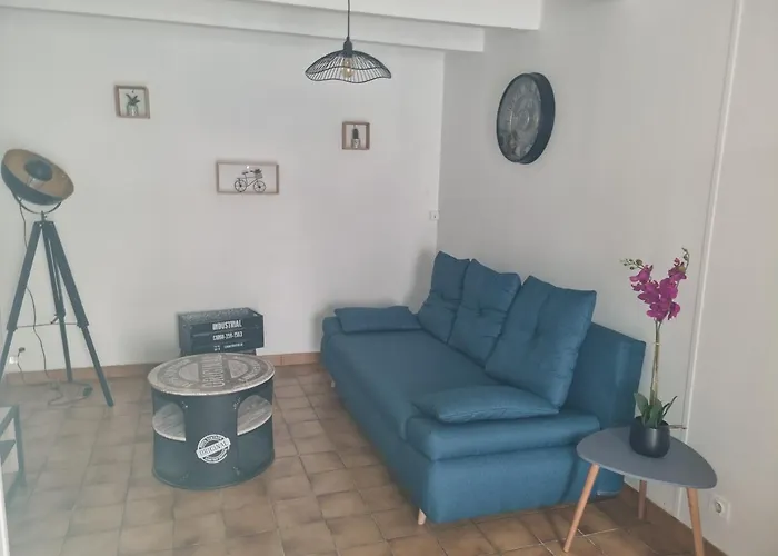 Jolie Petite Maison Dans Village Fortifie * Brigueuil